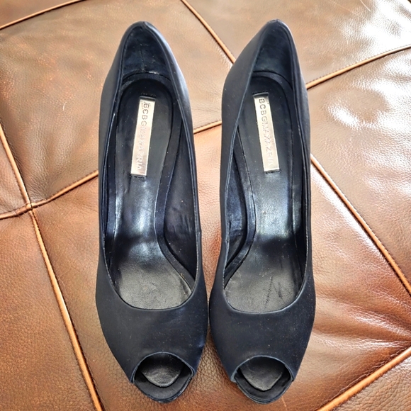 BCBGMaxAzria Elegant Black Peep Toe Heels 8.5B - Picture 1 of 8